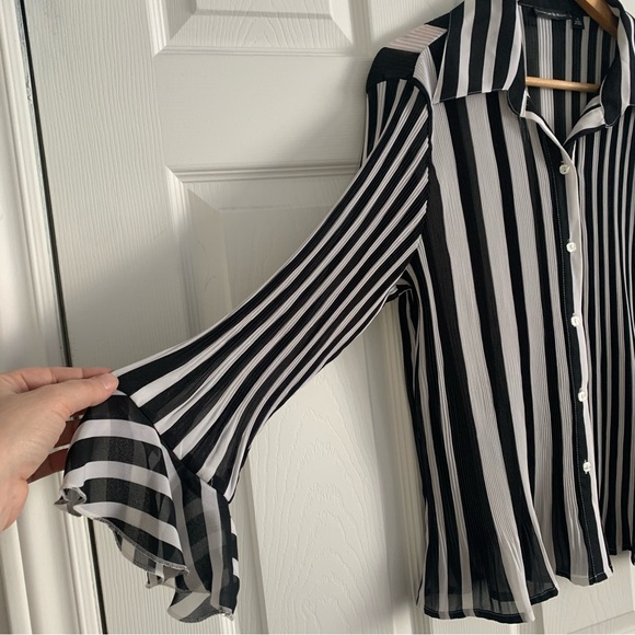 Essentials by Milano Black & White Striped Flutter Wrist Blouse - Picture 2 of 9